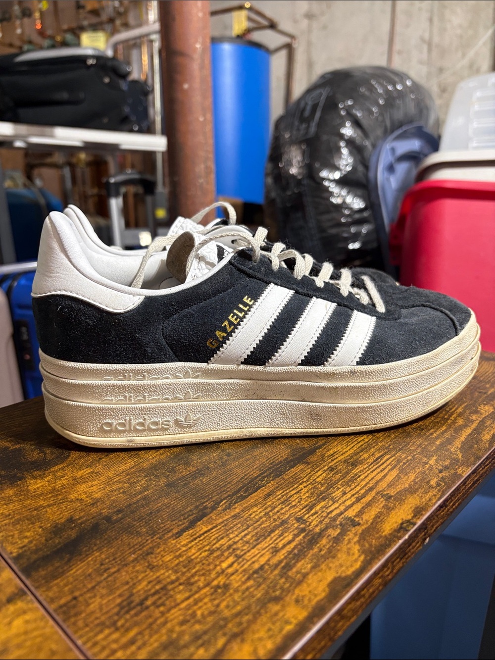 Adidas gazelle sneakers dark blue with white stripes size 8 1/2
